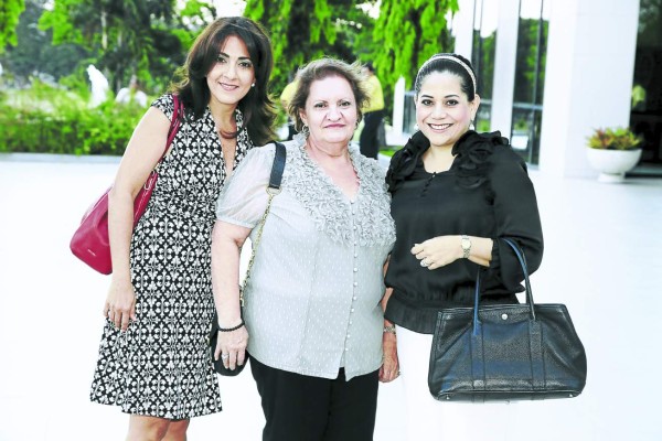 Banco del País honra a Elena Larios