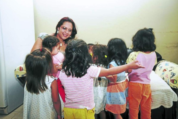 Acelerarán los procesos de adopción de menores hondureños