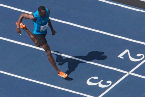 Bolt gana sus primeros 100 m del año en carrera de exhibición en Rio