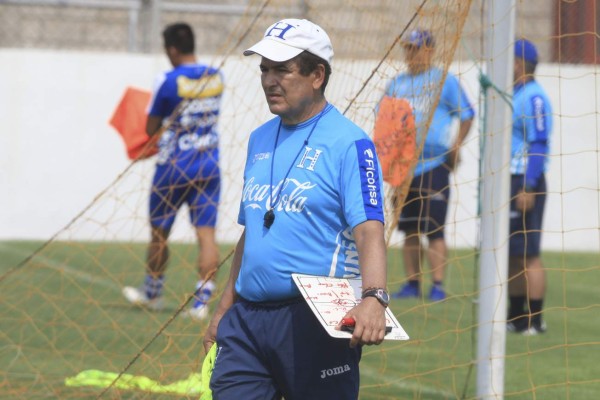 Jorge Luis Pinto: 'Me gustaría dirigir en Chile'