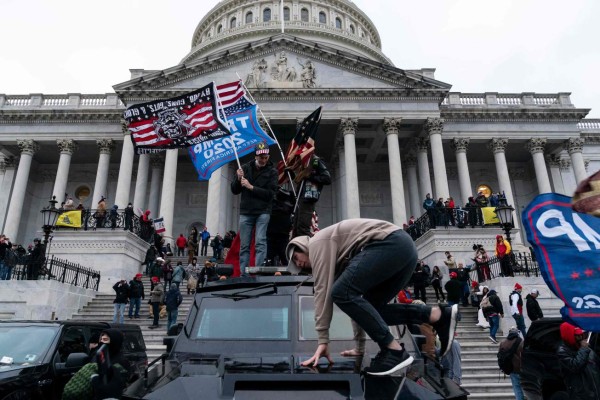 El video del asalto al Capitolio con el que demócratas buscan condenar Trump