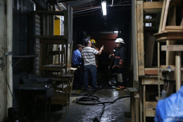 Los bomberos controlaron el incendio.