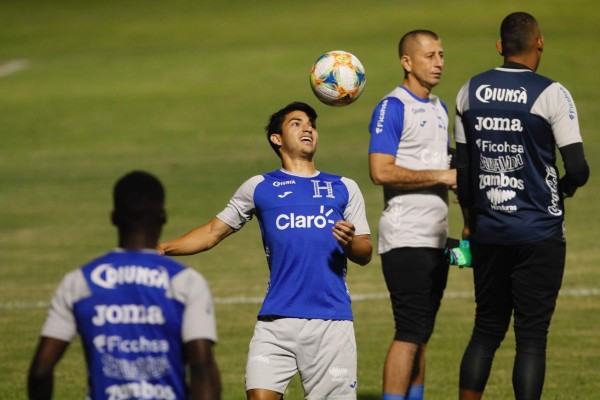 Selección de Honduras entrenó completa en el estadio Nacional
