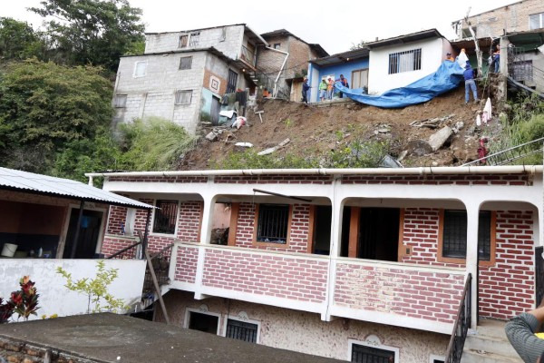 Derrumbe en Tegucigalpa: madre y su hijo fallecen soterrados