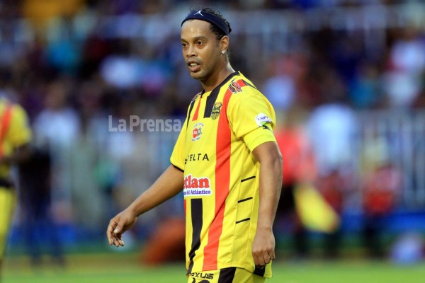 El Real España planea traer a Ronaldinho este mismo año