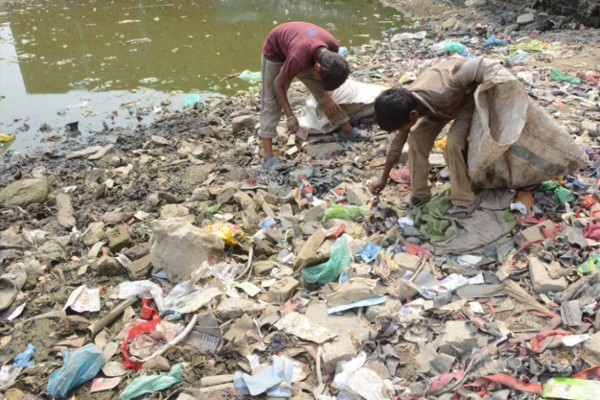 El mundo consume 5 billones de bolsas de plástico por año