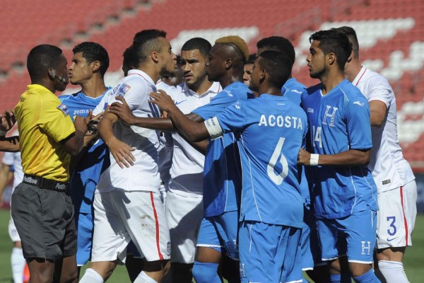 VIDEO: La bronca entre jugadores de Estados Unidos y Honduras
