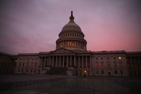 Batalla por evitar cierre del gobierno de EEUU pasa al Senado