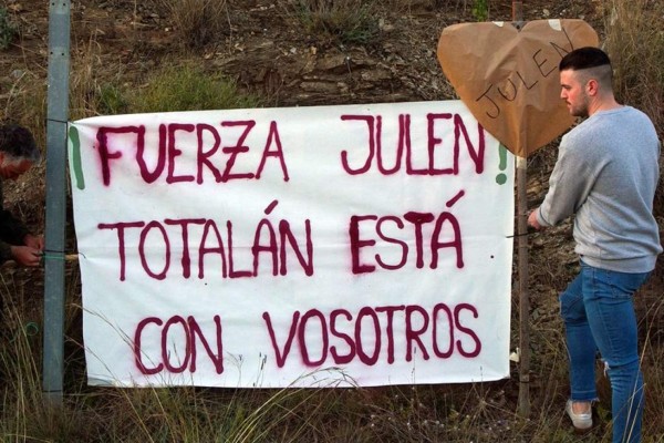 Continúa la búsqueda de Julen, el pequeño que cayó en un pozo en España