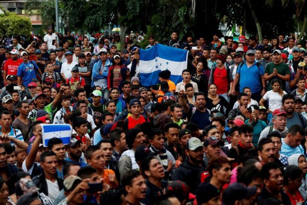 Caravana migrante se reagrupa tras rumor del robo de un niño en México