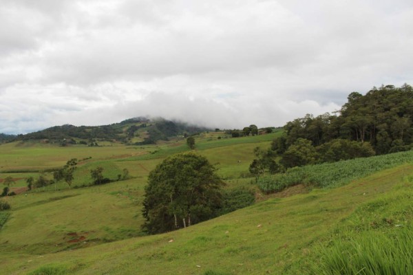 Ciudades y pueblos entre frías montañas