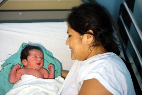 Gemelos y una niña, los primeros en nacer