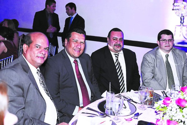 Celebran a lo grande los 15 años de Valeria García