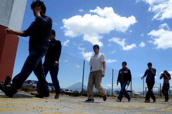 EUA sigue deportando más 'gente común' que criminales