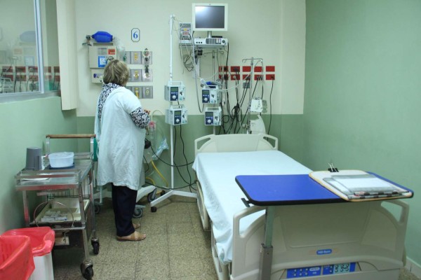 Accidentados y heridos de bala colman las UCI de hospitales sampedranos