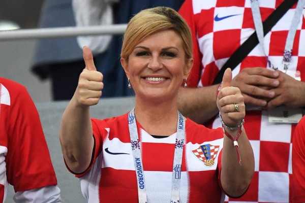 Presidenta de Croacia regala camisetas de su selección a Trump y May