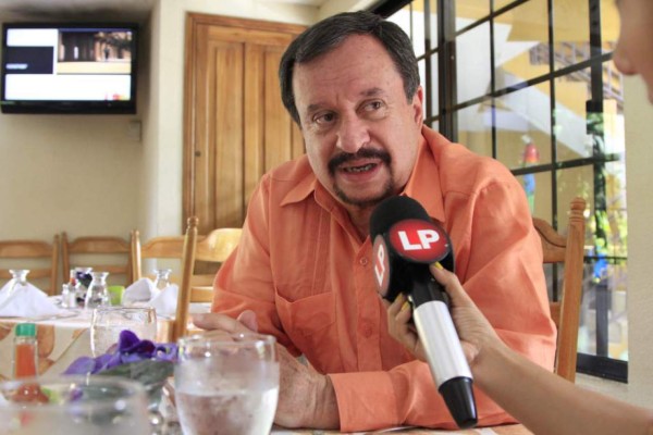 Trasciende renuncia de comisionado Marcial Solís de la UNA