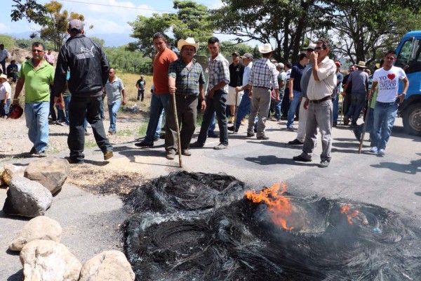 Protestantes dejan libre carretera en Ocotepeque