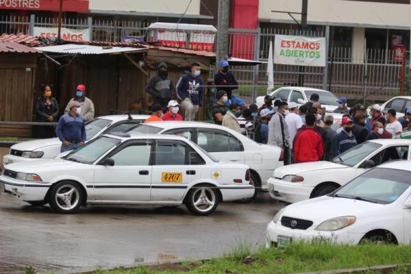 Taxistas suspenden paro anunciado para este lunes