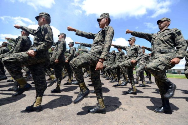 Gran afluencia de personas para enlistarse al Ejército de Honduras