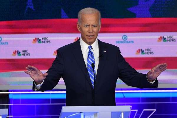 Biden aventaja en las encuestas a sus rivales demócratas