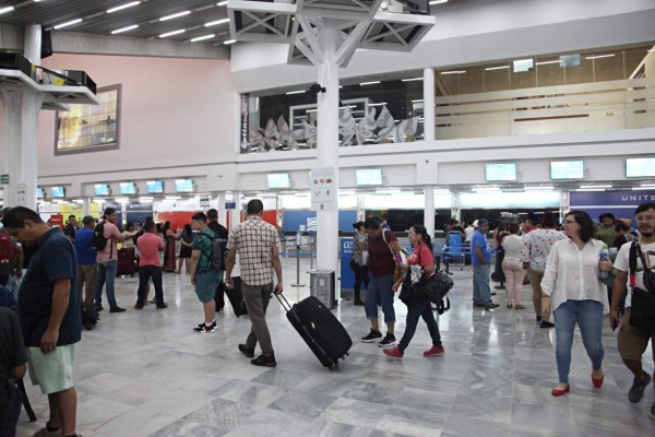 Aerolíneas aumentan frecuencias de vuelos por temporada alta