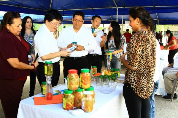 Universitarios hondureños sacan su casta gerencial