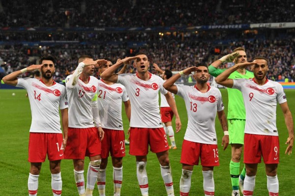 UEFA abre expediente a Turquía por su comportamiento en clasificatorios para Euro