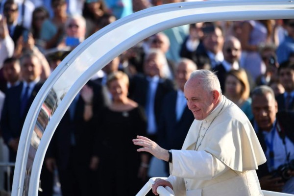 Papa cierra viaje a Panamá con misa y visita a portadores de VIH