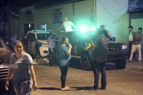 Ataque a familia en restaurante deja un muerto