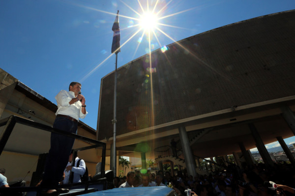 Juan Orlando Hernández propone reforma al artículo 247