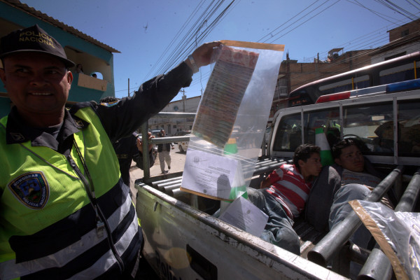 Caen dos menores tras asalto a un bus en Tegucigalpa