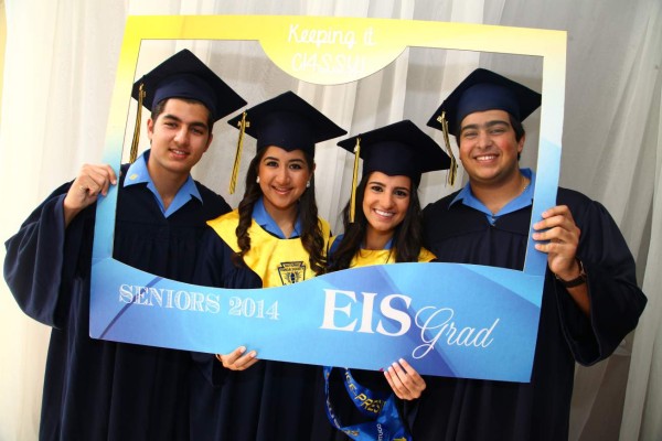 Alumnos de la Escuela Internacional Sampedrana se gradúan