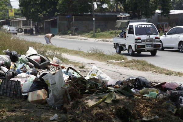 Vecinos están cansados de los botaderos clandestinos de basura