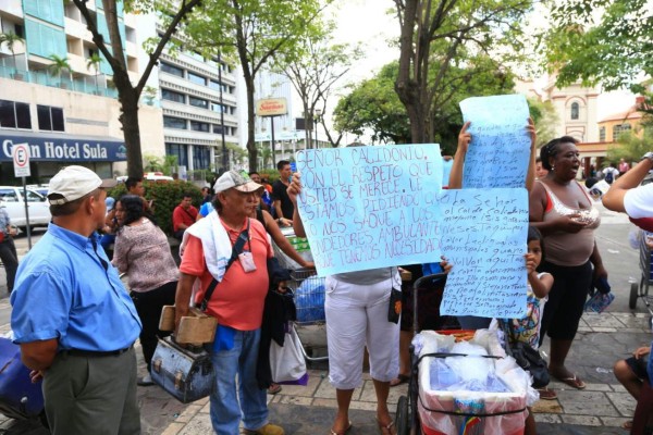 Vendedores ambulantes piden los dejen trabajar en el parque