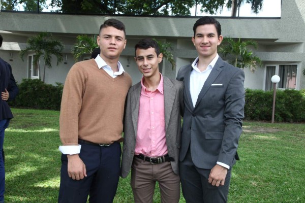 Desayuno en honor a los senior de la Happy New Dawn