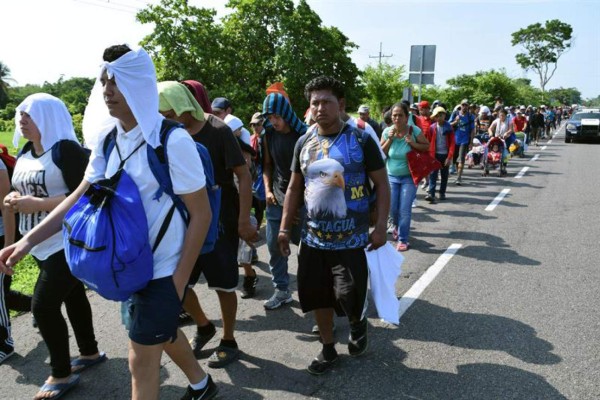 Policía mexicana frena nueva caravana de migrantes hondureños