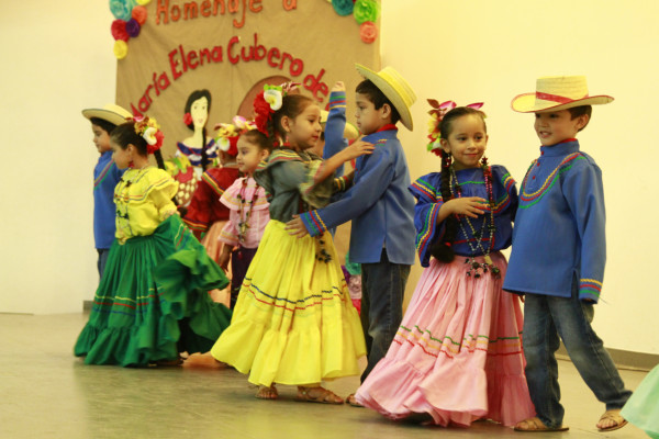 Alumnos de escuelas bilingües se lucen en Festival