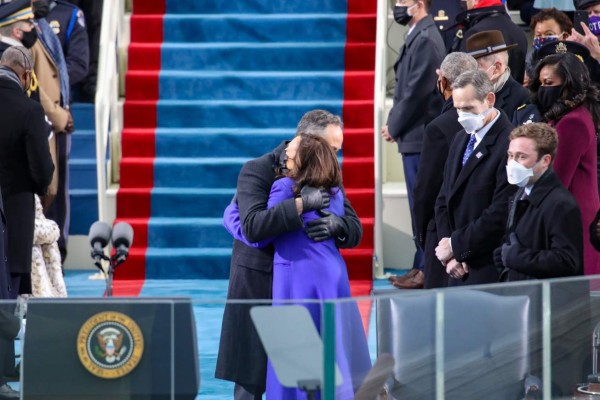 Kamala Harris hace historia al asumir como la primera vicepresidenta de EEUU