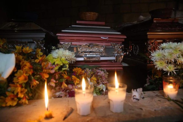 Aumentan a 12 los muertos por deslizamiento de tierra en Guatemala