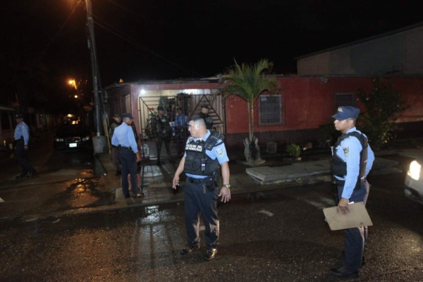 Hombre es asesinado en su casa en la colonia Satélite