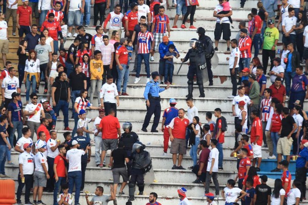 ¡Ingresarán ambas barras! Policía Nacional garantiza seguridad en el Motagua - Olimpia