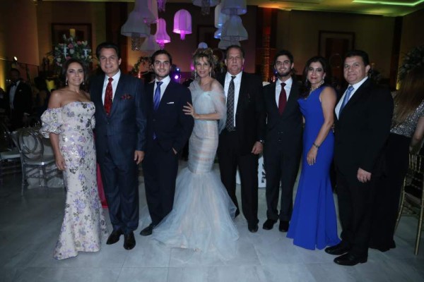 Sandra, Mario, Mario Alberto, Patricia, Edgardo, Alejandro, Giselle y Jesús Canahuati