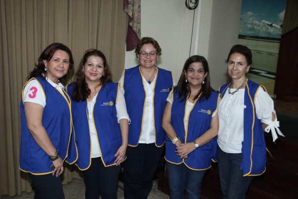 Damas rotarianas celebran su bingo 2016