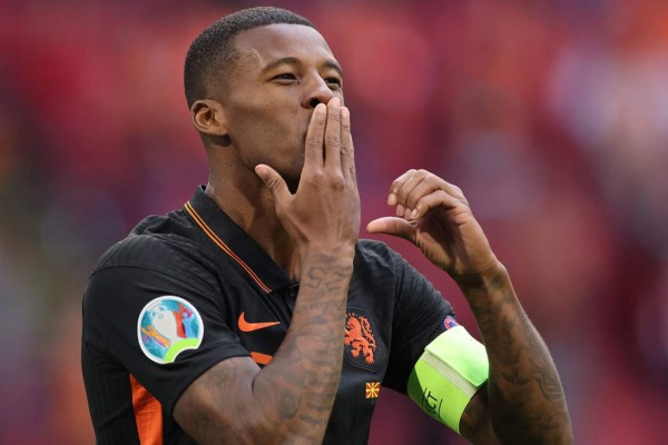 Netherlands' midfielder Georginio Wijnaldum celebrates with teammates scoring his team's second goal during the UEFA EURO 2020 Group C football match between North Macedonia and the Netherlands at Johan Cruyff Arena in Amsterdam on June 21, 2021. (Photo by Kenzo Tribouillard / POOL / AFP)