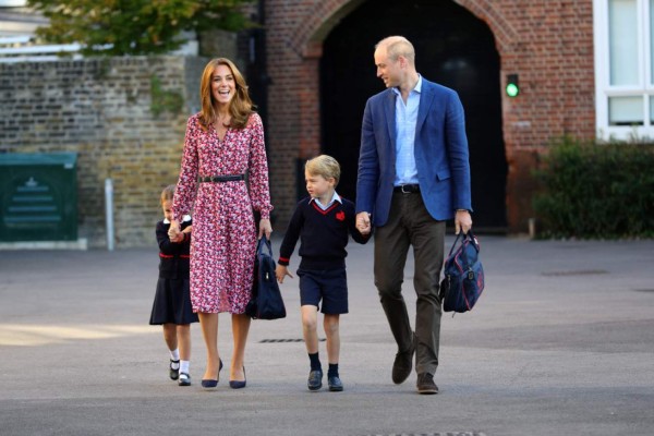 Princesa Charlotte inicia 'muy ilusionada' su primer día de escuela