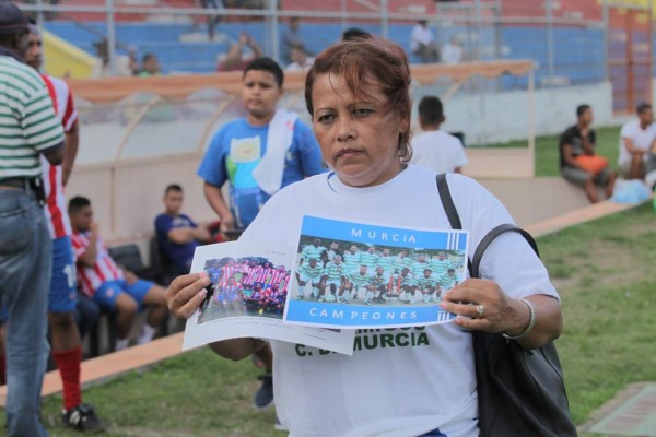 Homenaje póstumo al futbolista Arnold Peralta