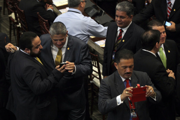 Oliva pide nuevo pacto a los diputados