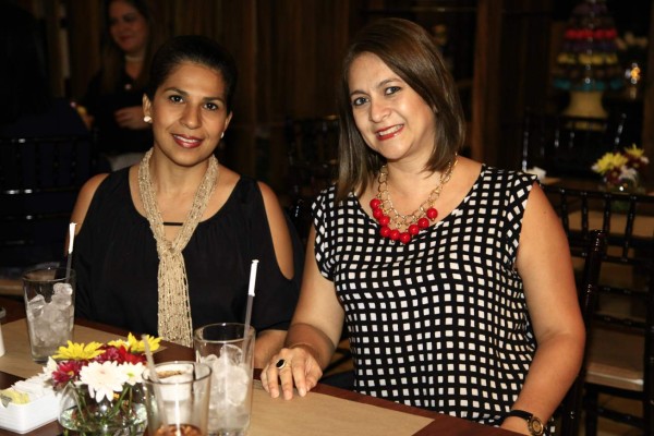 Virna Roca y Yanibel Pineda.