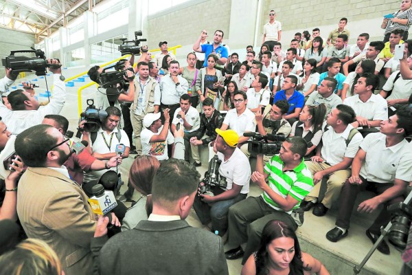 Educación busca alternativas para cumplir nueva hora clase